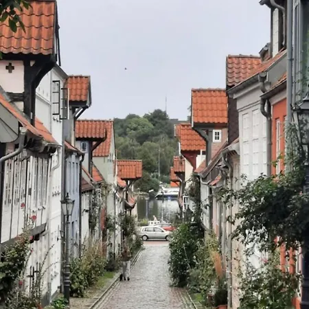 Kapitaenswohnung- Wohnen In Der Altstadt Zentral & Gemuetlich Mit Parkplatz!
